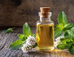100% Pure Organic Peppermint Essential Oil (Mentha Arvensis) Bulk Quantity Hair OEM Supply Isar Brand 5kg MOQ 3-Year <b>Shelf</b> Life - Product Image 6