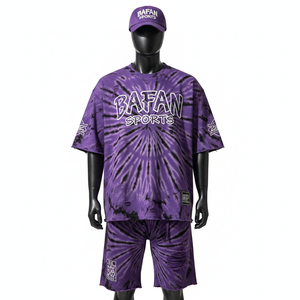Conjunto de Camiseta y Pantalones Cortos Extra Grandes para Hombre, Jersey de Algodón Premium de 220 GSM, Tie Dye Morado, Logotipo Serigrafiado, Ajuste Personalizado, Conjunto de 2 Piezas - Product Image 1