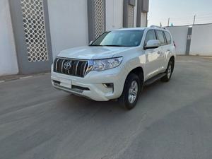 Toyota PRADO Berline d'occasion 2023, Conduite à Gauche, Transmission Automatique, Transmission Intégrale, Sièges en Cuir, Régulateur de Vitesse Adaptatif, Pneus R18, Moteur 4.5L Euro IV - Product Image 2