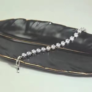 Pulsera de tenis de alta calidad, Diamante nupcial vinculado con VVS, regalo de chapado en oro plata de 18 quilates para ella - Product Image 3