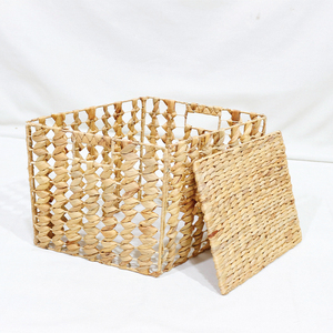 Panier de rangement pliable en jacinthe d'eau Artex Dong Thap, organisateur carré avec cadre en métal - Product Image 1