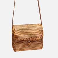 Exportation de grandes quantités à des prix préférentiels de sacs à main en rotin de haute qualité