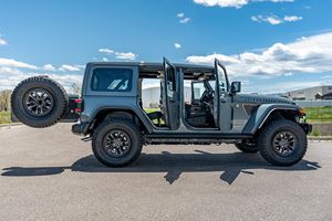 Wrangler Unlimited Rubicon 392 Edición Final 2024, 4x4, Motor Hemi V8 de 470 hp, Tracción Total Permanente, Color Anvil Exterior - Product Image 4