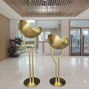 Maceta de metal galvanizado de alta resistencia, ideal para paisajismo y uso en exteriores, que ofrece una estabilidad robusta y duradera para las plantas. - Product Image 1