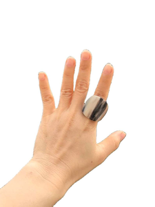 Bague en corne de vache de buffle naturelle de meilleure qualité taille personnalisable avec finition polie brillante pour les mariages ou les cadeaux - Product Image 5