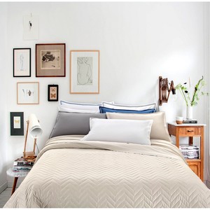 Juegos de cama con etiqueta personalizada, tela de algodón puro, satén, bordado de dos líneas, hecho en Italia, Sábana bajera, 2 fundas de almohada blancas - Product Image 2