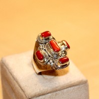 Anillo de Plata de Ley 925 con Coral Estilo Boho para Oración y Devoción, Calidad Premium, Artesanía Fina