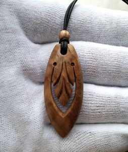 Collar ajustable hecho a mano para mujeres y hombres, colgante de madera Tribal Sono bohemio grande con perla de agua dulce en cordón, diseño único - Product Image 2