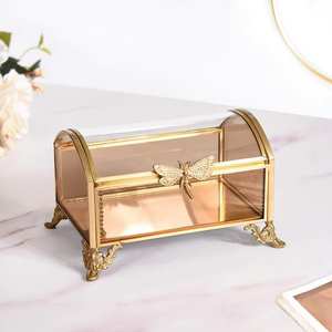 Joyero Antiguo de Metal y Vidrio que Refleja un Diseño Herencia para Coleccionistas y Amantes de la Decoración Vintage para el Hogar - Product Image 3