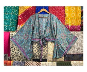 Haut court d'été décontracté en soie avec manches cloche imprimé floral Vintage cravate sur le devant Hippie Beach Wear - Product Image 4