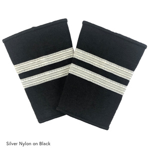 Épaulettes de pilote à deux barres - Premier modèle à épaule dénudée, 2 barres en tresse de nylon dorée sur bleu marine - Product Image 5