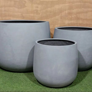 Pots décoratifs en polystone, planteur en pierre grise - Product Image 1