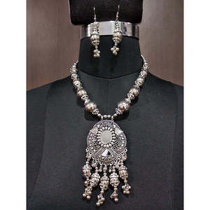 ชุดเครื่องประดับแสนสวย1112838สร้อยคอพร้อมลูกปัดแก้วทรงหยดน้ำ - Product Image 1