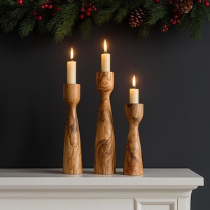 Portavelas de Madera de Nogal de Lujo en Oferta, con Acabado Mate Suave para Espacios de Vida Contemporáneos, Disponible a un Precio Accesible - Product Image 1