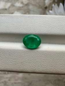 Pierre taillée ovale en émeraude zambienne naturelle fascinante certifiée 9x7 MM avec une pierre précieuse de bon lustre pour la fabrication de bijoux 1.82 carats - Product Image 5