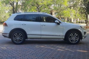 Volkswagen Touareg TDI Lux 2016 Impecable - Product Image 4