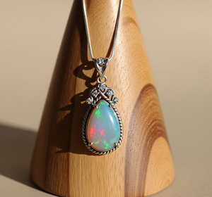 Pendentif goutte de style bohème en argent sterling 925 pierres de cristal de guérison opale éthiopienne naturelle symbole bouddhiste plaqué rhodium - Product Image 2