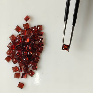 พลอยโกเมนสีแดงธรรมชาติ ขนาด 3 มม. ทรงเหลี่ยมแบบสเต็ปคัต คุณภาพดีที่สุด สำหรับทำเครื่องประดับ - Product Image 1