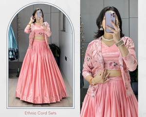 Ensemble coordonné ethnique rose poudré élégant pour les tenues de fête - Product Image 2