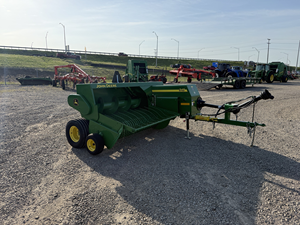 Presse à balles carrées John Deere 348 à prix avantageux - Product Image 4