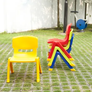 18 "Zithoogte Kleurrijke Eendelige Plastic Stoel Zonder Metalen Onderdelen Zonder Knijpwonden Gemakkelijk Stapelbaar Tot 10 Hoge Kinderstoel