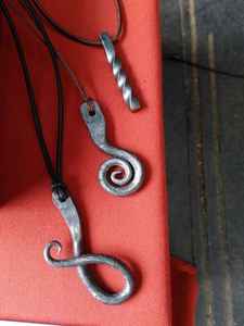 Colgante de nudo en forma de corazón vikingo vintage, collar de joyería de acero inoxidable para hombres y mujeres, collar con colgante de símbolo pagano de corazón Wicca - Product Image 2