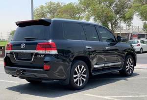 Toyota Land Cruiser VXR SUV 2018, Turbo 4.1-6L, Automático, Asientos de Cuero, Techo Solar, Cámara Trasera de 360°, 25001-50000 Millas, En Venta - Product Image 3