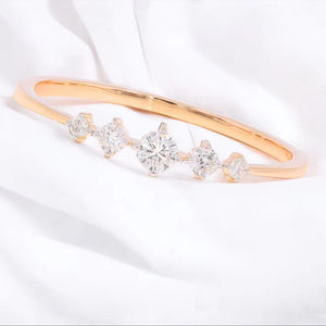 แหวนเพชรสำหรับปลูกในห้องปฏิบัติการทรงกลมแหวนทอง5 k ประดับด้วยเพชรที่มีเสน่ห์ใน0.15Ct - Product Image 1