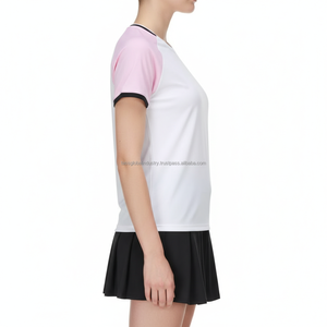 Conjunto de Uniforme de Bádminton Personalizado OEM para Mujer, Camiseta de Manga Corta con Mangas Raglán en Contraste y Falda Plisada - Product Image 4