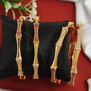 เครื่องประดับดีไซเนอร์เคมป์ เครื่องประดับแฟชั่น เคมป์ ดีไซน์ ราจวادي โพลิช เครื่องประดับเคมป์ สำหรับงานปาร์ตี้ กำไลข้อมือ ชุดเครื่องประดับ 4 ชิ้น - Product Image 1