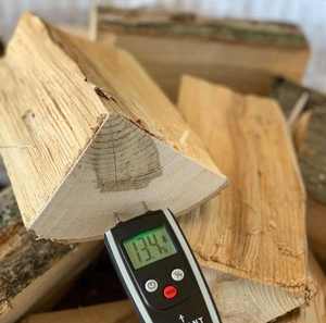 Bûches de bois de chauffage de qualité supérieure, séchées au four et assaisonnées, en bois dur varié, y compris chêne, épicéa, pin, teck, eucalyptus, bouleau frais, bois de meubles - Product Image 3