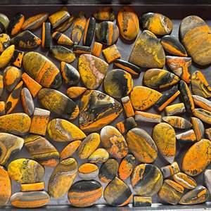 Vente en gros de magnifiques cabochons en jaspe bourdon pierres précieuses vertes naturelles avec bourdon jaune rare sans perte - Product Image 2