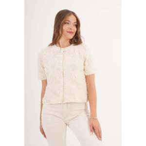 Cárdigan de Punto Beige de Manga Corta con Lentejuelas con Estampado Floral y Adornos de Tul, Elemento Floral de Moda - Product Image 5