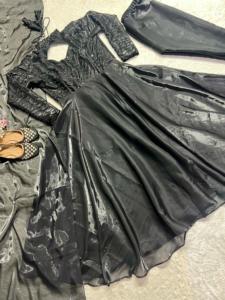 Costumes Anarkali de style fantaisie Designs élégants et à la mode pour les fêtes de mariage et les occasions festives - Product Image 4