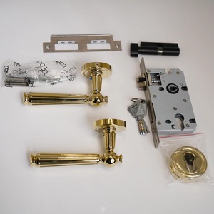 Poignée de luxe en or pour portes avec un design minimaliste Poignée élégante pour la maison Bureau Chambre Intérieur Porte en bois Utilisation du matériel - Product Image 3