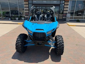 รถอเนกประสงค์สำหรับการค้า การพักผ่อน และกิจกรรมกลางแจ้ง Teryx KRX4 1000 eS UTV 4 ที่นั่ง 4 จังหวะ ขับเคลื่อน 4 ล้อ ได้รับการรับรองมาตรฐาน EPA และ EEC พร้อมระบบล็อคเฟืองท้าย - Product Image 2