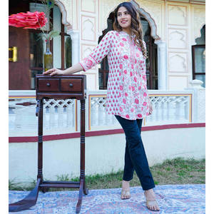 Kurti corto con estampado floral, top de rayón cómodo para ropa informal, perfecto para ella en cumpleaños o aniversarios y ocasiones - Product Image 2