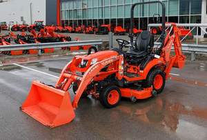 รถตัดหญ้าขนาดเล็ก Kubota ปี 2023 พร้อมอุปกรณ์ตักดินด้านหน้าและขุดดินด้านหลัง ขายในราคาขายส่ง - Product Image 5