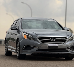 Hyundai Sonata Sport 2015 d'une propreté impeccable - Product Image 1