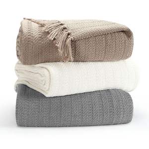 Couverture de canapé-lit en coton indien imprimé de blocs à rayures bleu indigo Technique tissée festive Avior Pvt.Ltd pour les espaces extérieurs - Product Image 1