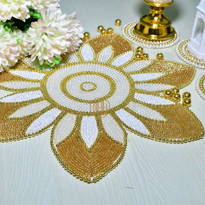 Mantel Individual de lujo hecho a mano antideslizante tradicional con cuentas de perlas de oro blanco para decoración de boda tamaño y forma personalizables - Product Image 3