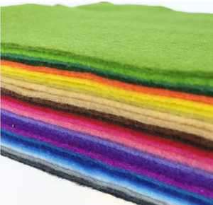 Couleurs assorties Carrés de couture 100% Polyester non tissé Patchwork Feutre Feuille de tissu extensible pour garçons et filles - Product Image 5