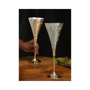 Vente en gros de flûtes à champagne personnalisées gravées à la main en laiton plaqué argent, lot de 2 cadeaux de mariage parfaits, de la Saint-Valentin et de Noël" - Product Image 3