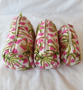 Floral Pattern Quilted Cotton <b>Makeup</b> <b>Bag</b> <b>Travel</b> Cosmetic Carry Pouch with Zipper Manufacturer Wholesaler Cosmetic Case - Product Image 1