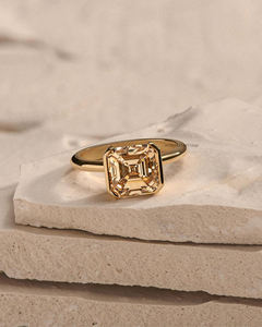 4.05 Ct Champagne Asscher Cut Moissanite Solitaire Bague en argent 925 avec réglage élégant demi-lunette parfait pour le mariage - Product Image 3