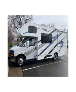 Camping-car familial Thor Motor Chateau 2023-2024, acier et aluminium, 4-6 passagers, norme EURO 5, fabriqué à Dubaï, personnalisable en version OE. - Product Image 1