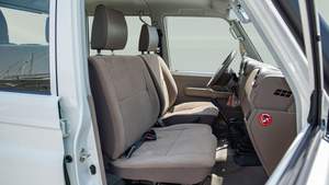 TOYOTA LAND CRUISER 79 DOUBLE CABINE PICKUP V8 4.5L MT 2023 - Product Image 3