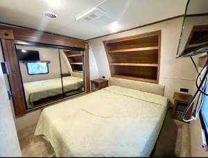 Autocaravanas de Lujo y Confortables, Modelo 58TFX352XH3028427, Usadas, 2017, Industriales, OEM, 319RLS, Remolque de Viaje con Amplia Sala de Estar - Product Image 3