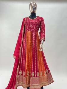 Robe longue en soie Chinon traditionnelle de qualité supérieure avec broderie lourde correspondant à Dupatta pour la culture indienne et pakistanaise - Product Image 5