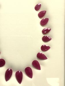 Diseño de piedra de corte facetado de pera de Mozambique rubí de 172,43 quilates calentado para la fabricación de joyas finas piedras preciosas naturales - Product Image 3